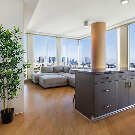Lovely Upscale High Rise Private Parking & Pool Apartment Los Angeles Exterior photo