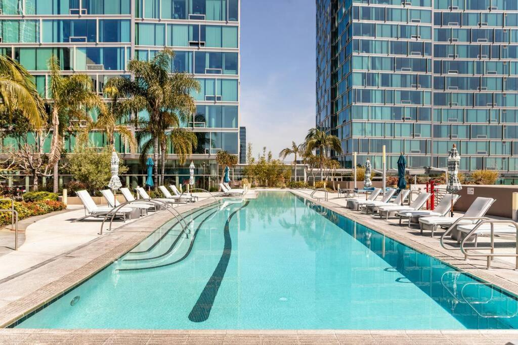 Lovely Upscale High Rise Private Parking & Pool Apartment Los Angeles Exterior photo