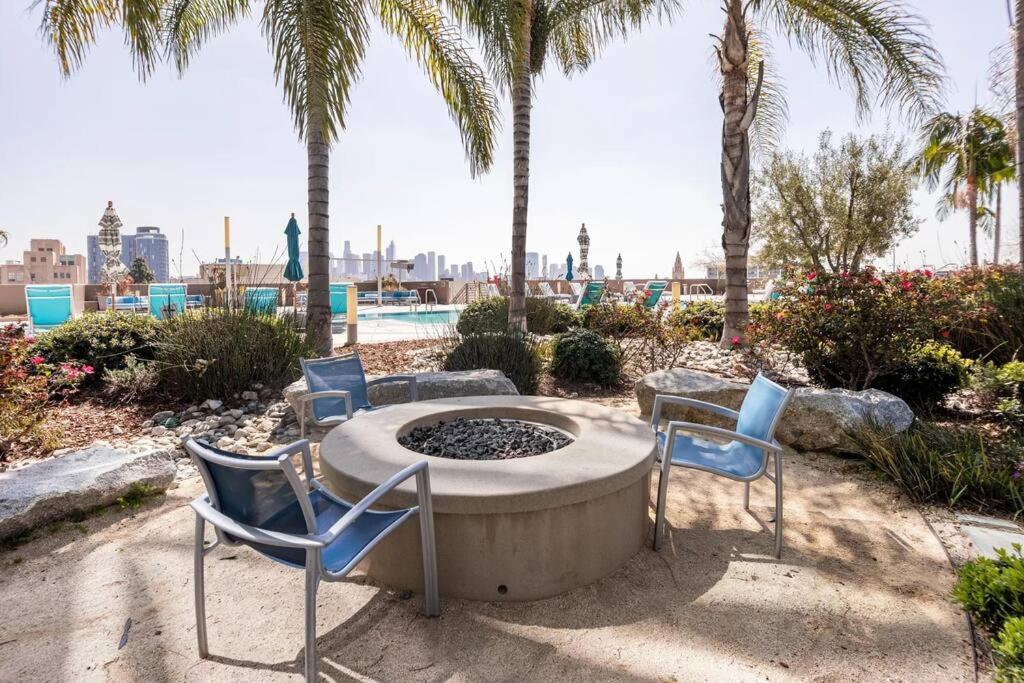Lovely Upscale High Rise Private Parking & Pool Apartment Los Angeles Exterior photo