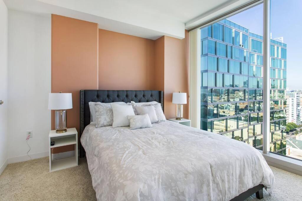 Lovely Upscale High Rise Private Parking & Pool Apartment Los Angeles Exterior photo