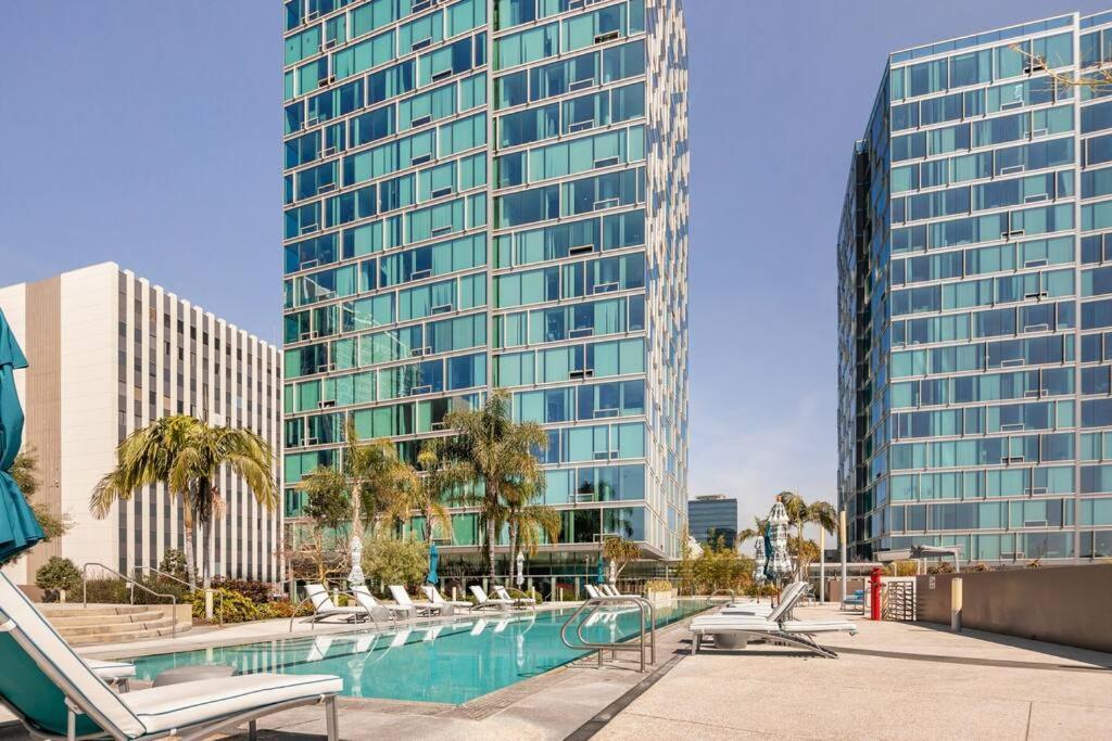 Lovely Upscale High Rise Private Parking & Pool Apartment Los Angeles Exterior photo